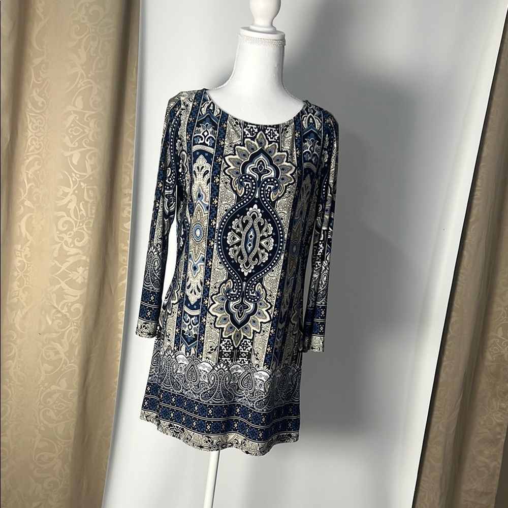 Blue and White Graphic Tunic with 3/4 Sleeves